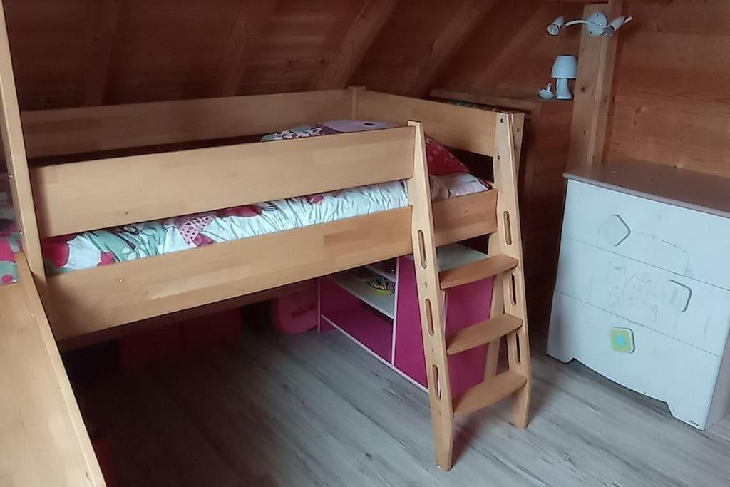Familial En Bois A 150 M De La Santec